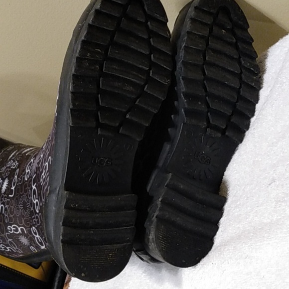 Ugg Rain Boots - Picture 10 of 16